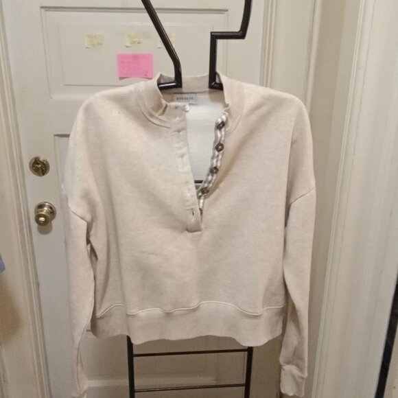 Evereve Tops - Evereve Henley Sweatshirt Womens XS Beige Neutral Minimalist Preppy Y2K